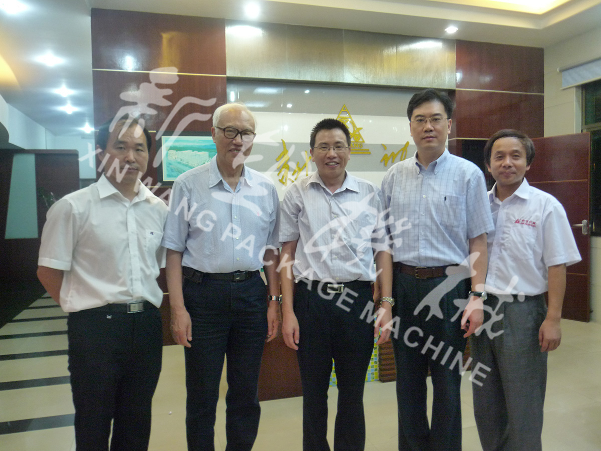 中國(guó)工程院院士段正澄、中國(guó)工程院院士、華中科技大學(xué)黨委書(shū)記邵新宇、廣東省智能機(jī)器人研究院院長(zhǎng)張國(guó)軍一行蒞臨新望公司考察指導(dǎo)